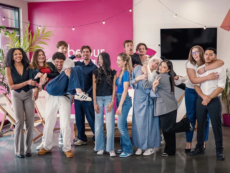 Photo de groupe étudiante, business school, BDE